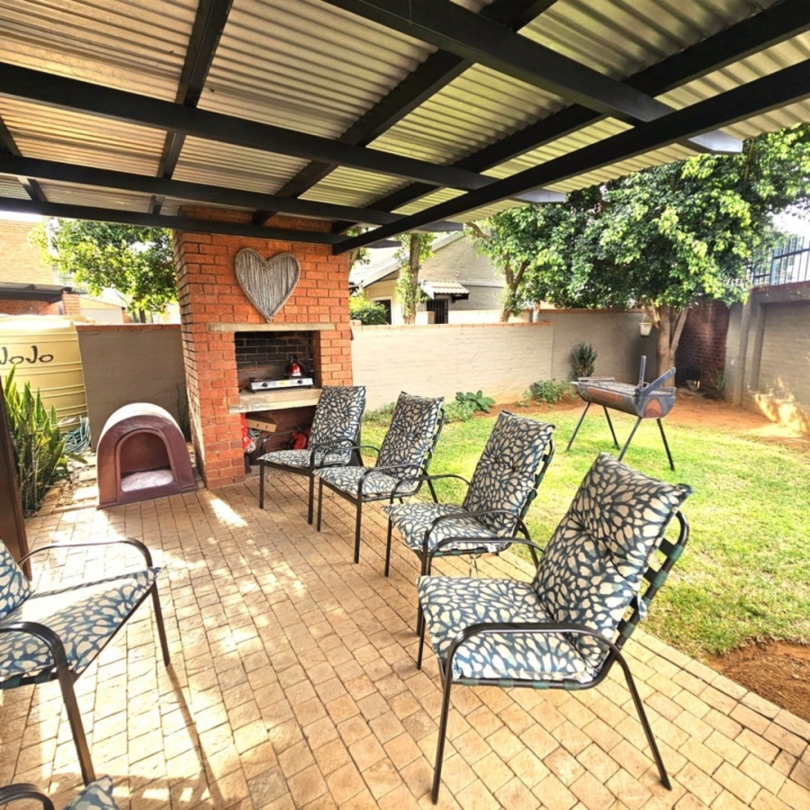 To Let 3 Bedroom Property for Rent in Waterval East North West